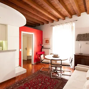 https://hintown-week-end-house.it-lombardy.com